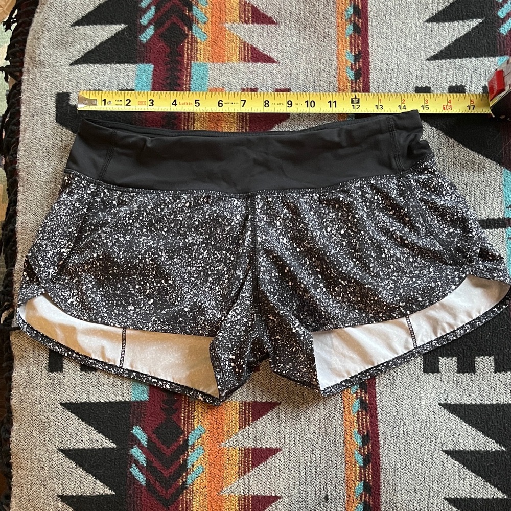 lululemon athletica Speed Up 2.5” Black and White Shorts - sz 6